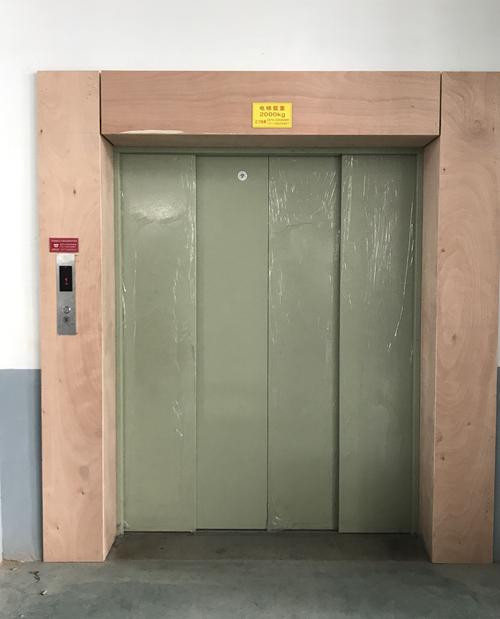 载货电梯